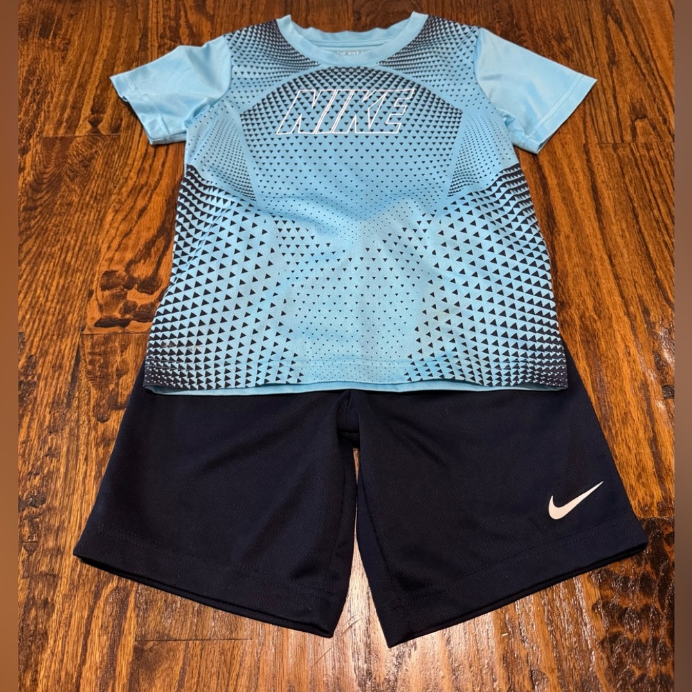 EUC Boy’s Sz. 7 Nike Set
